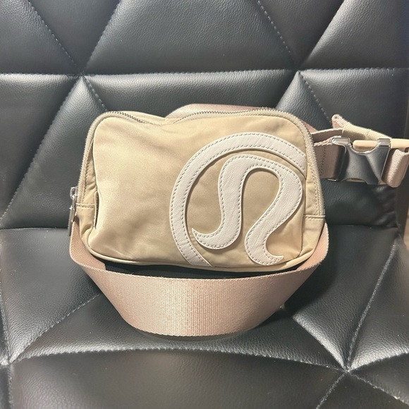 lululemon athletica Handbags - lululemon ❤️Special!athletica Everywhere Belt Bag Beige And Cream EUC